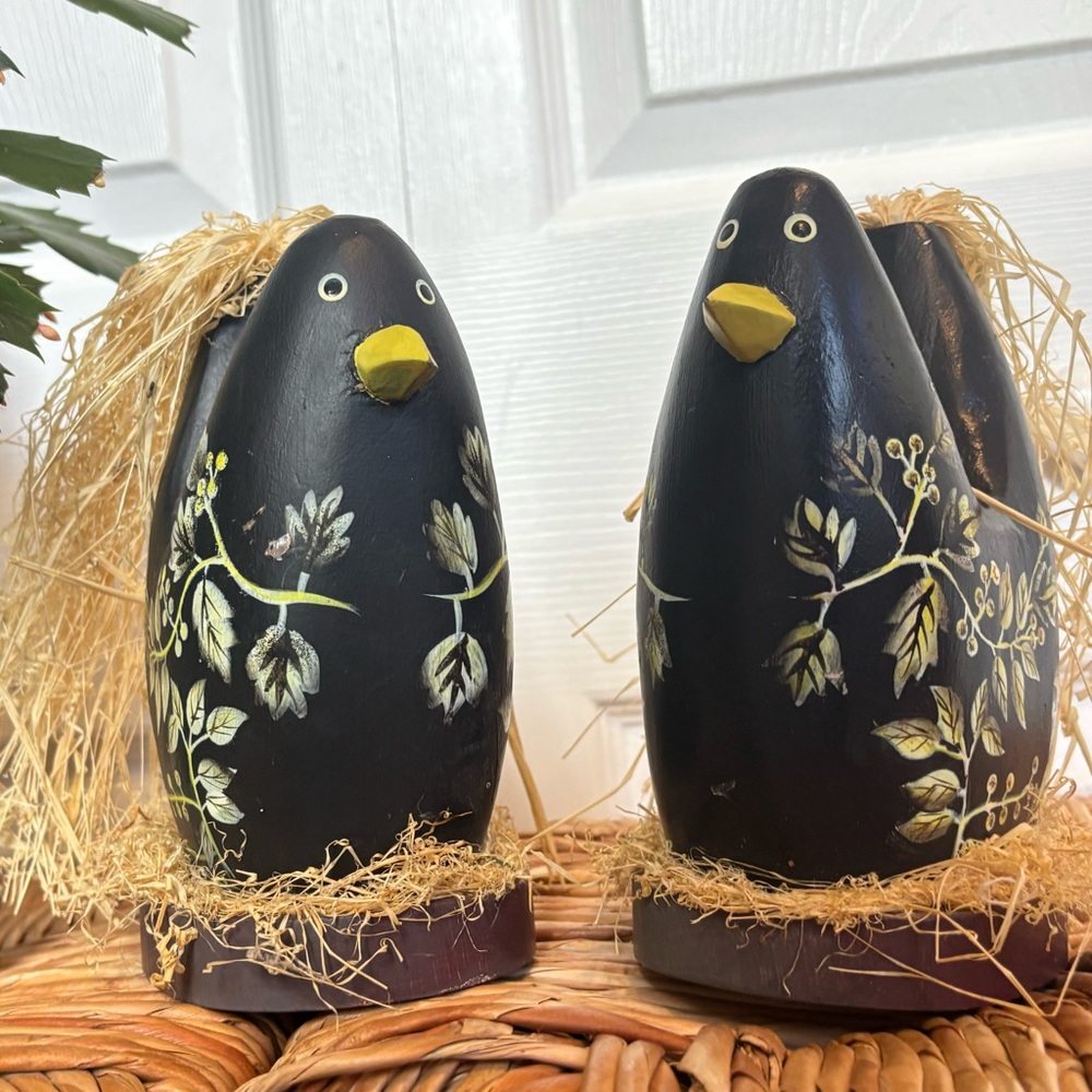 Set of 2 Loblaws Black Decorative Rustic Chicken Figurines Wood + Straw Accents - Picture 7 of 9